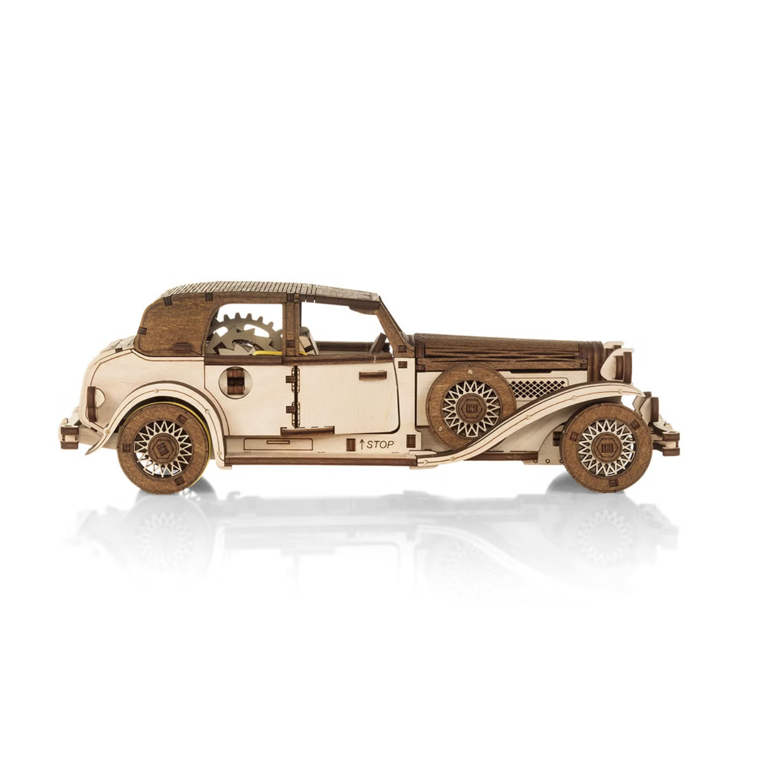 3D Holzpuzzle in Form eines Oldtimer Autos in den Farben Hellbraun und Dunkelbraun