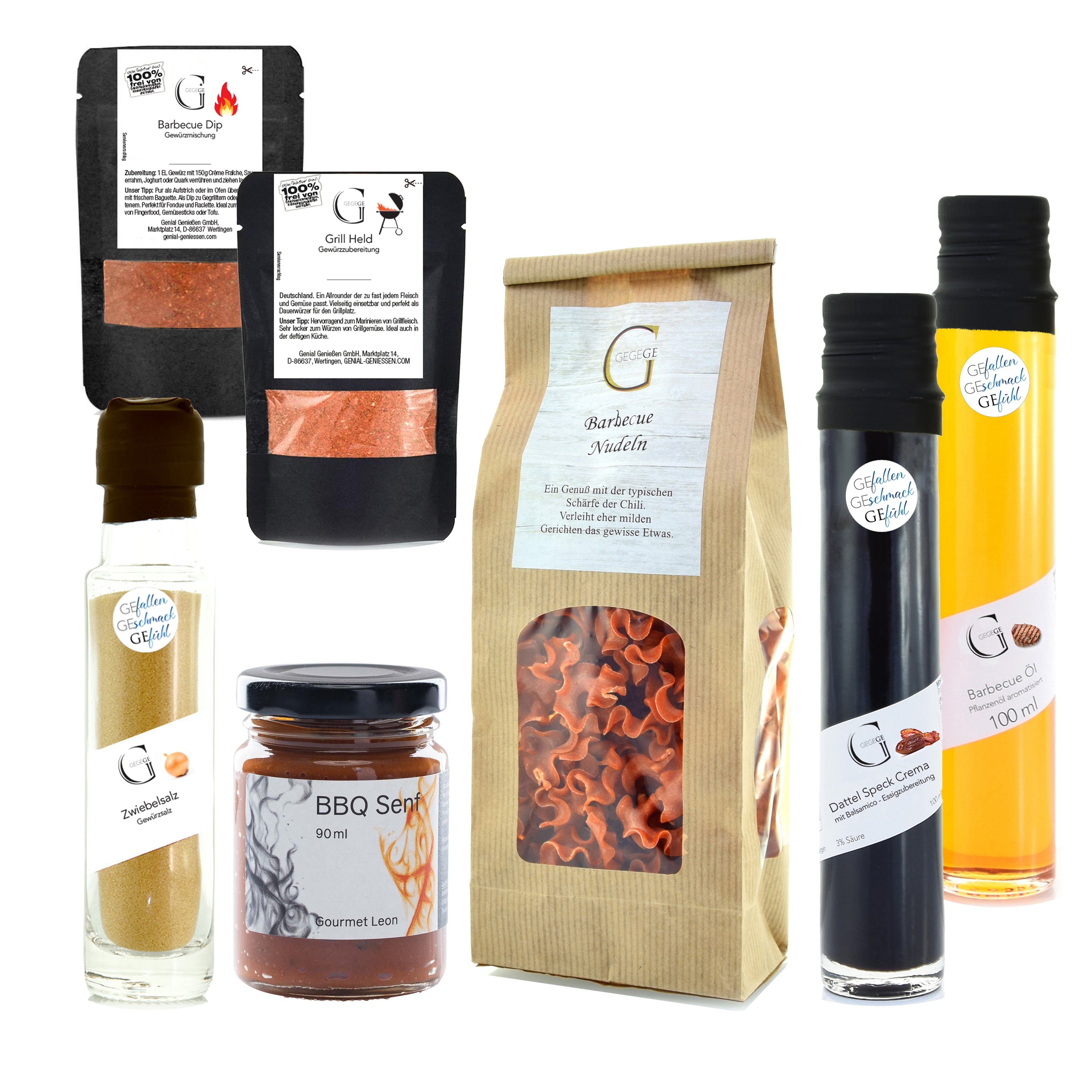 Das Geschenk-Set Grillparty bietet ausgewählte Gourmet-BBQ-Spezialitäten, Saucen und Öle in Flaschen, Gläsern und Beuteln – perfekt für jede Grillparty. Alle Artikel sind auf weißem Hintergrund abgebildet.