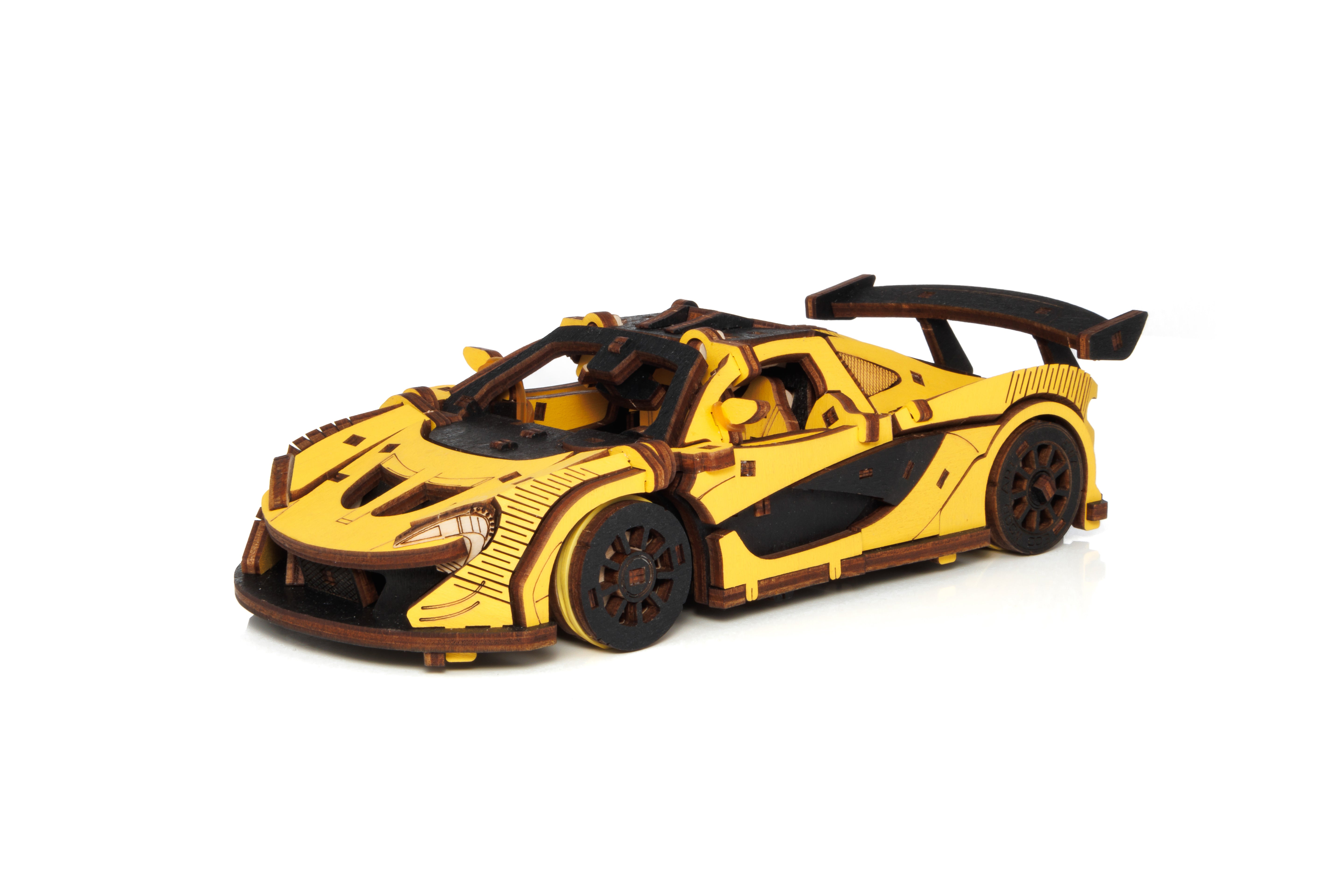 Das 3D-Holzpuzzle „Racing Car gelb“ besticht durch sein detailreiches gelb-schwarzes Design, von vorne links abgebildet – ideal für Modellbau-Fans und Rennsportbegeisterte.