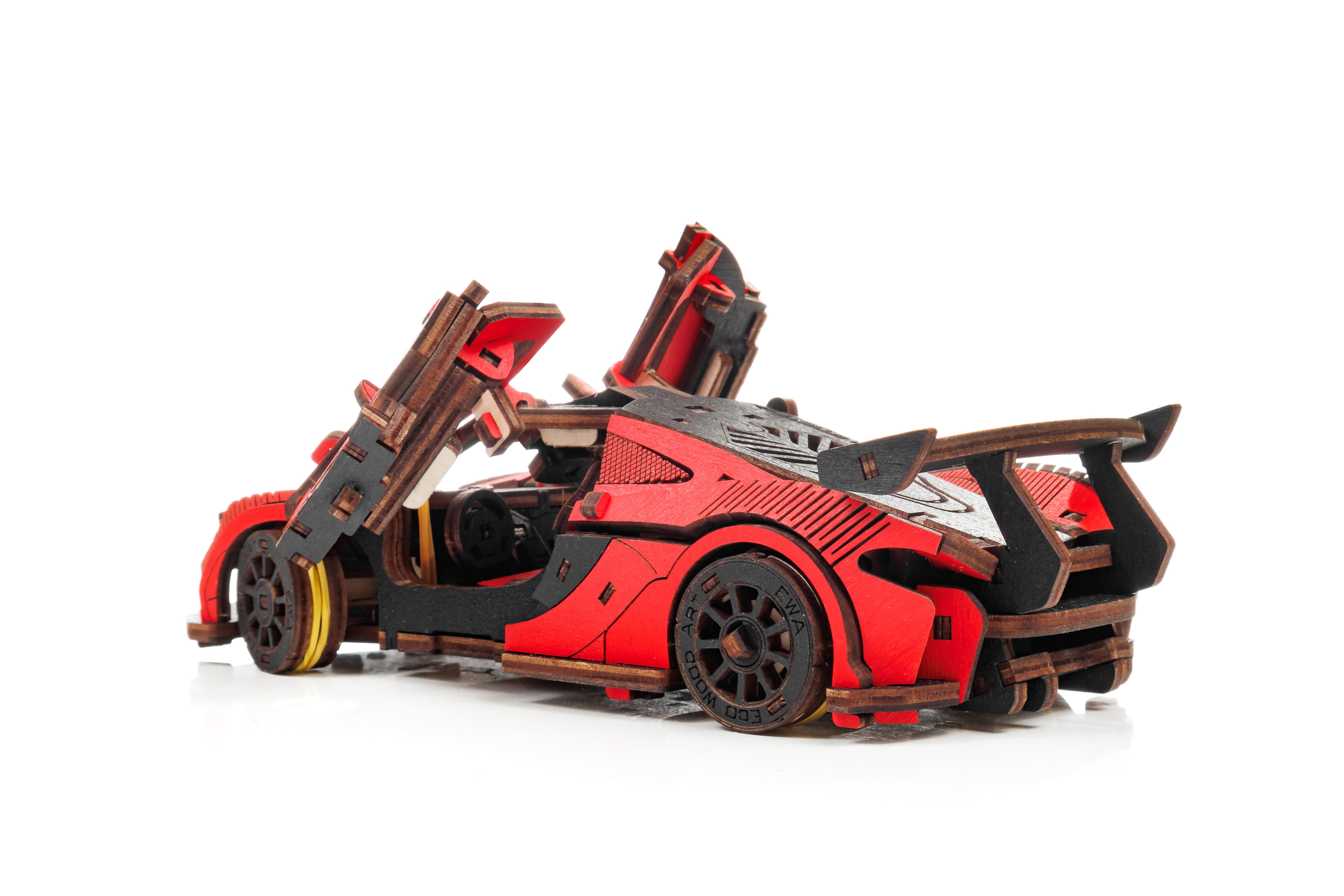 Das 3D-Holzpuzzle „Racing Car rot“ ist ein rot-schwarzes Rennauto aus Holz mit offenen Scherentüren – ideal für Modellbau-Fans und Rennsportbegeisterte.