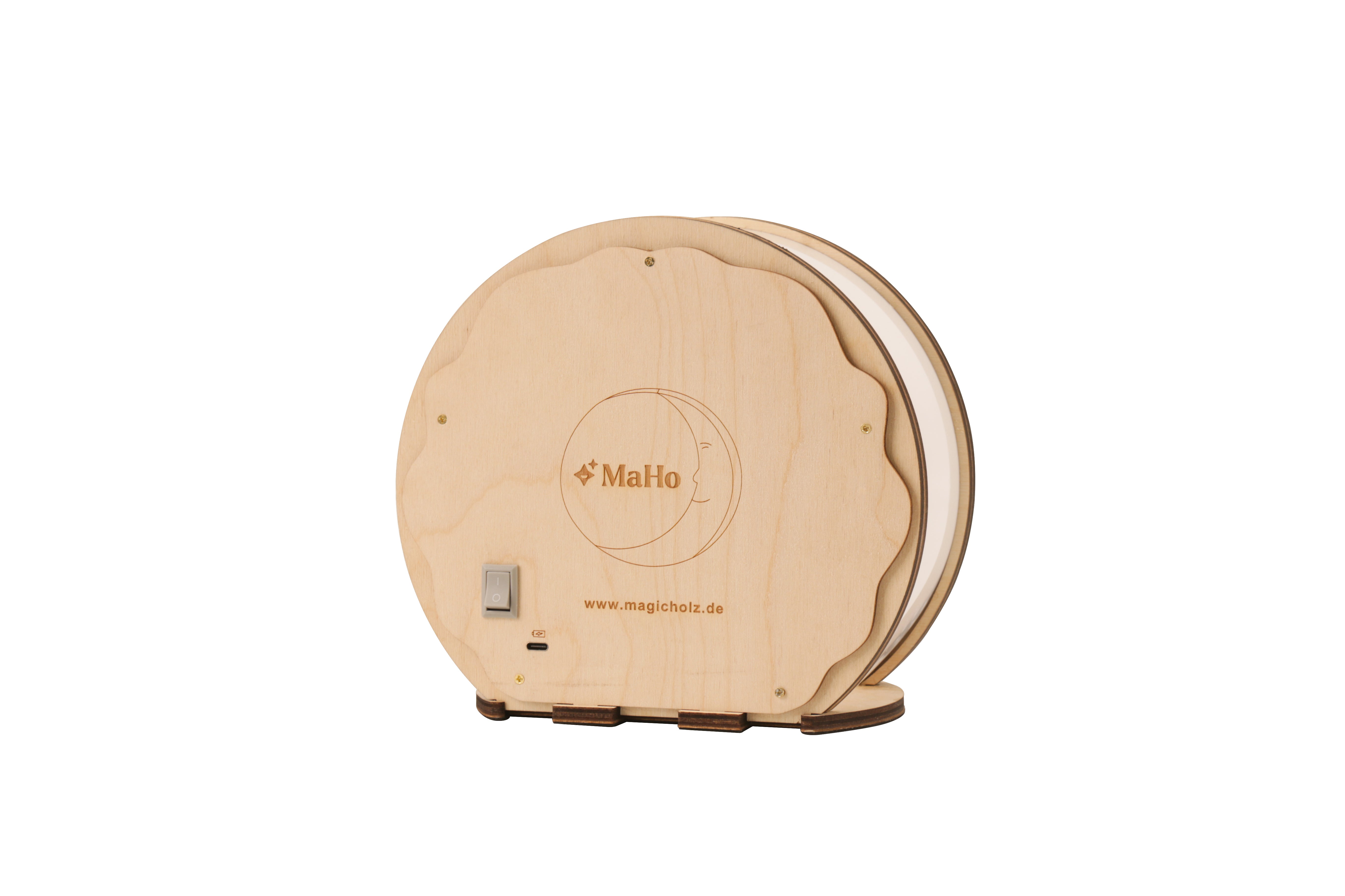 Magic Light 3D Holz-Nachtlampe Wolkenbär: Runde Holzlampe mit LED-Technologie, USB-Anschluss und Schalter, MaHo-Logo, auf weißem Hintergrund fotografiert. Perfekt als beruhigendes Nachtlicht für jeden Raum.