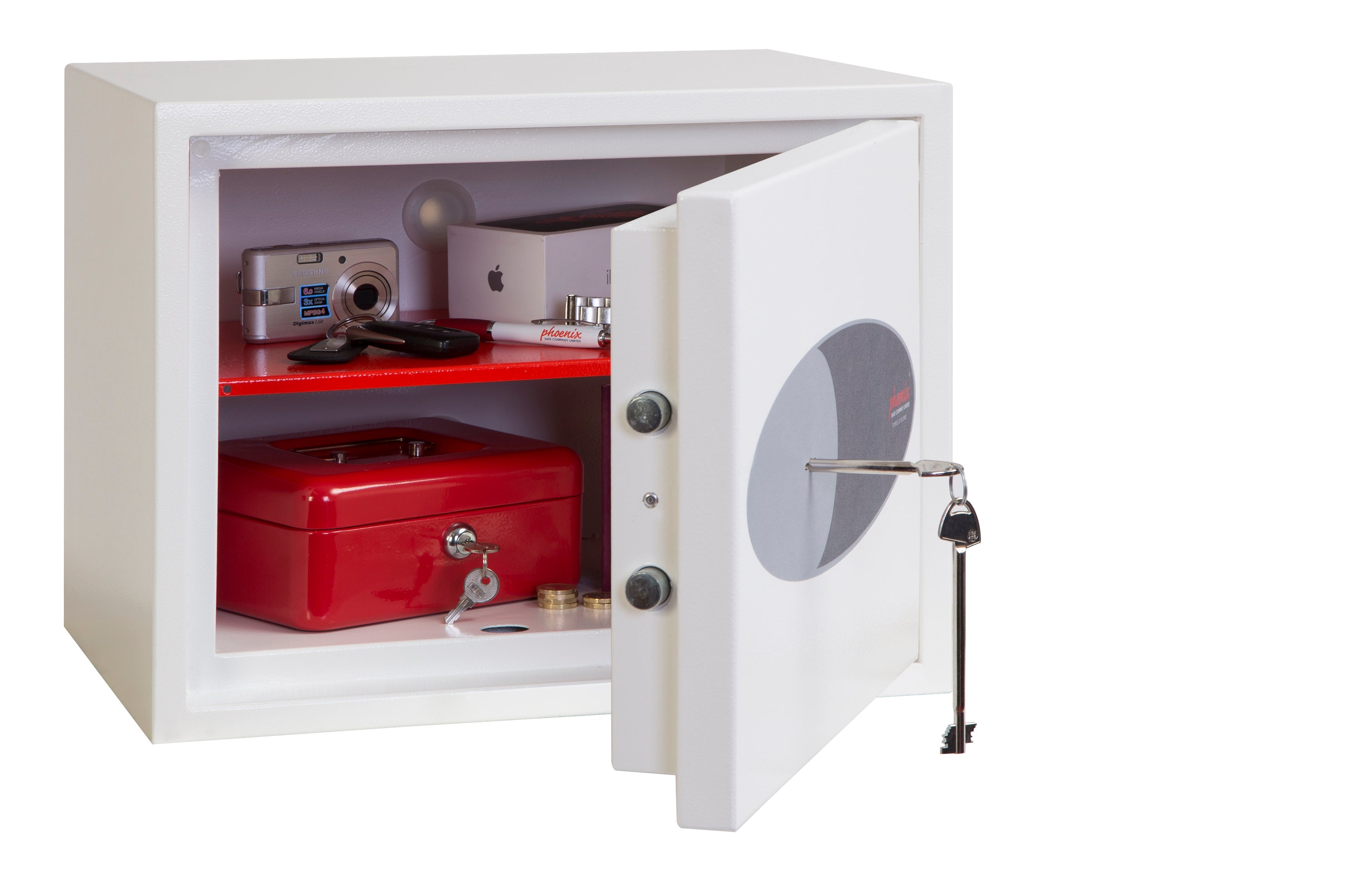 Der Sicherheitstresor mit geöffneter Tür präsentiert im Inneren eine rote Geldkassette, Schlüssel, Kamera und andere Wertgegenstände – perfekt für Einbruchschutz und optimalen Versicherungsschutz.