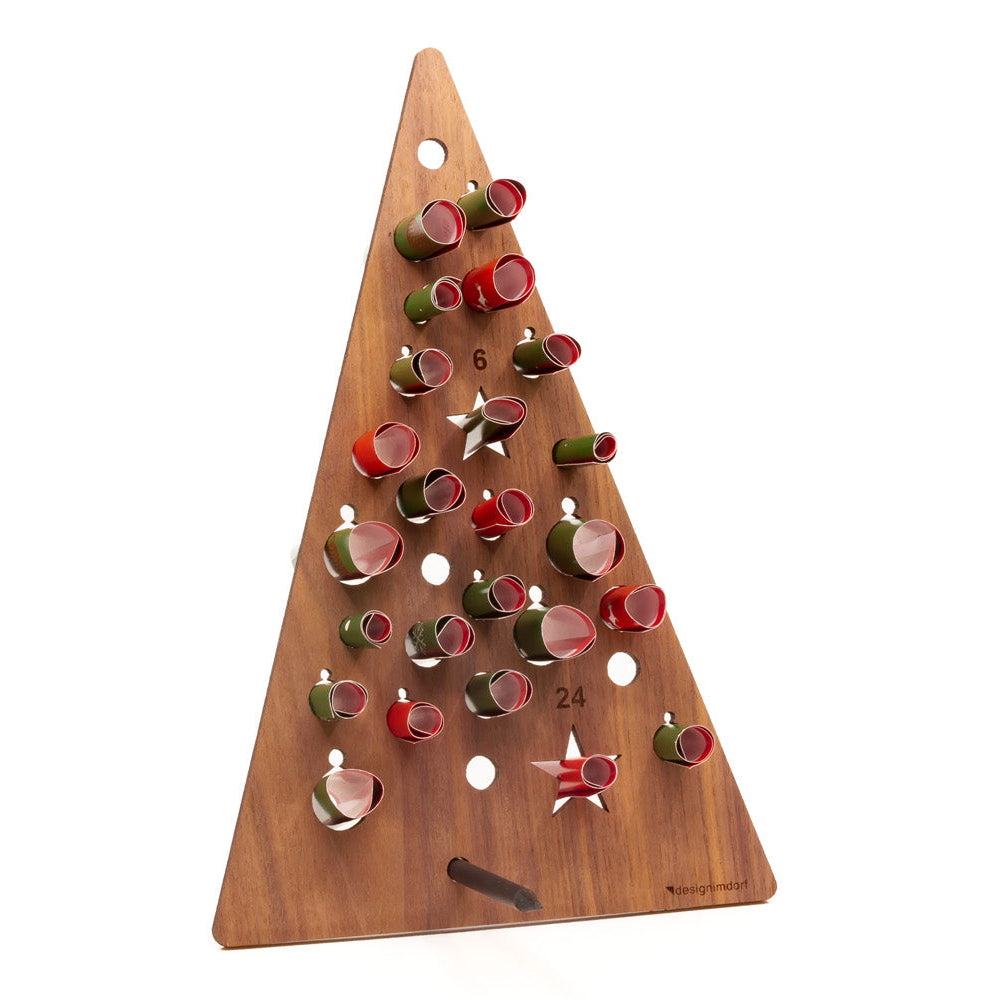 Ein Adventskalender aus Holz und Papier