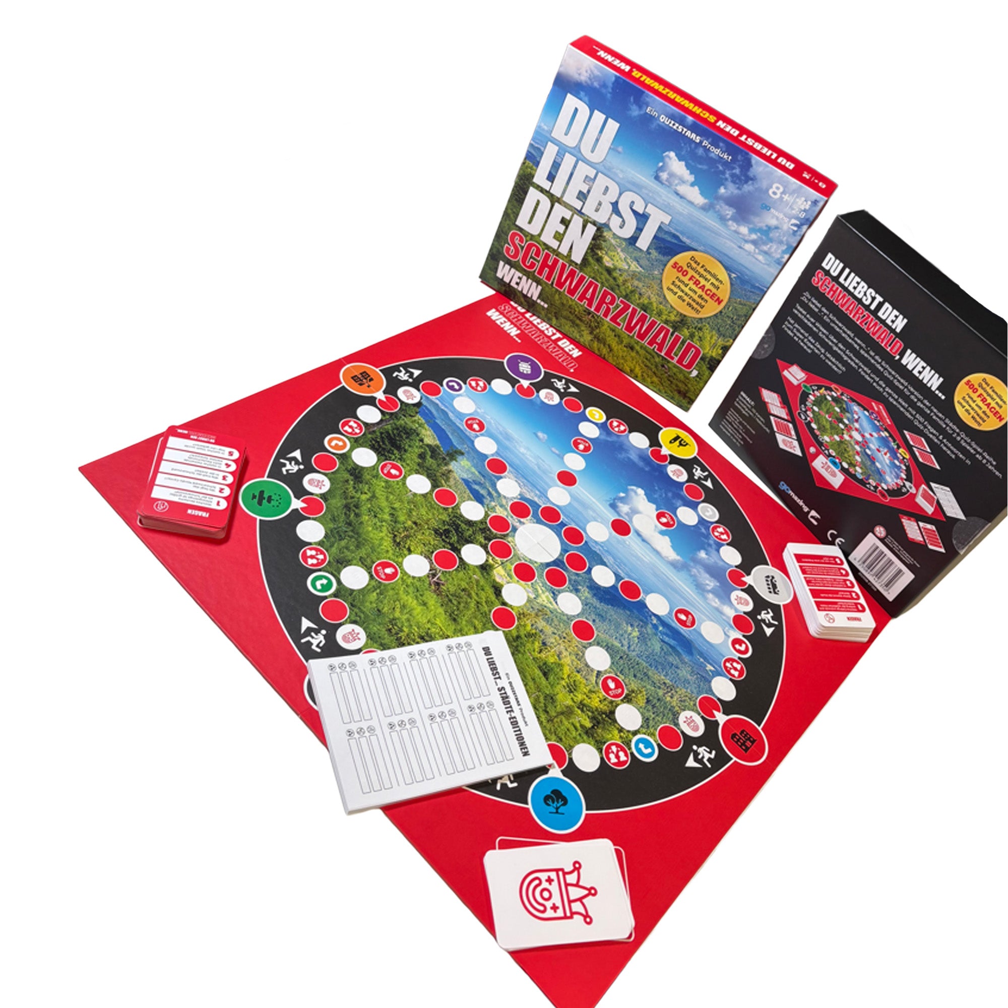 Innenleben des Spiels "Du liebst den Schwarzwald, wenn..." in rot-weiß und einem Schwarzwaldbild auf weißem Hintergrund mit Spielbrett, Karten und Block.